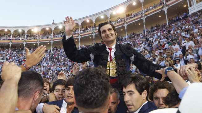 El torero Morante de la Puebla abre por primera vez la Puerta Grande de Madrid