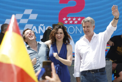 Feijóo pide a los españoles no «agachar la cabeza» ante el «Gobierno del bulo»