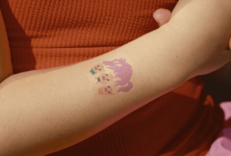 ISDIN lanza un tatuaje temporal para niños que reacciona a la exposición solar