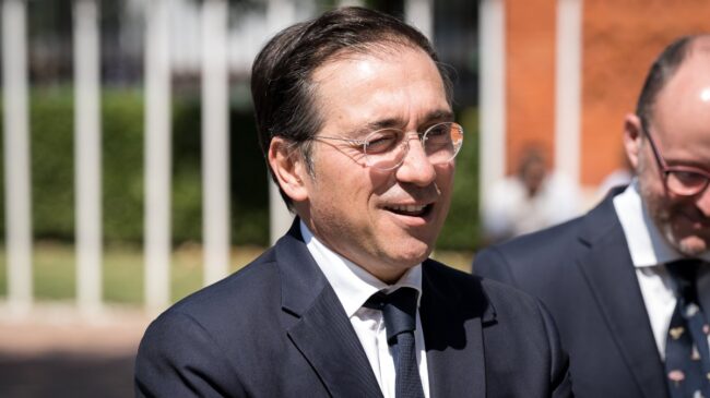 Albares envía a Caracas a un cónsul castigado por expedir visados de forma irregular