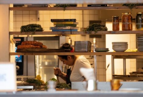 La producción del sector servicios subió un 1,6% en abril y sumó diez meses de alzas