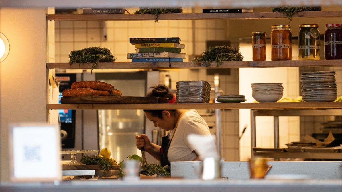 La producción del sector servicios subió un 1,6% en abril y sumó diez meses de alzas