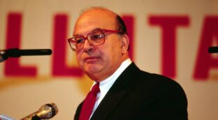 Sánchez, ante el espejo de Craxi: el presidente italiano que se fugó asediado por la corrupción