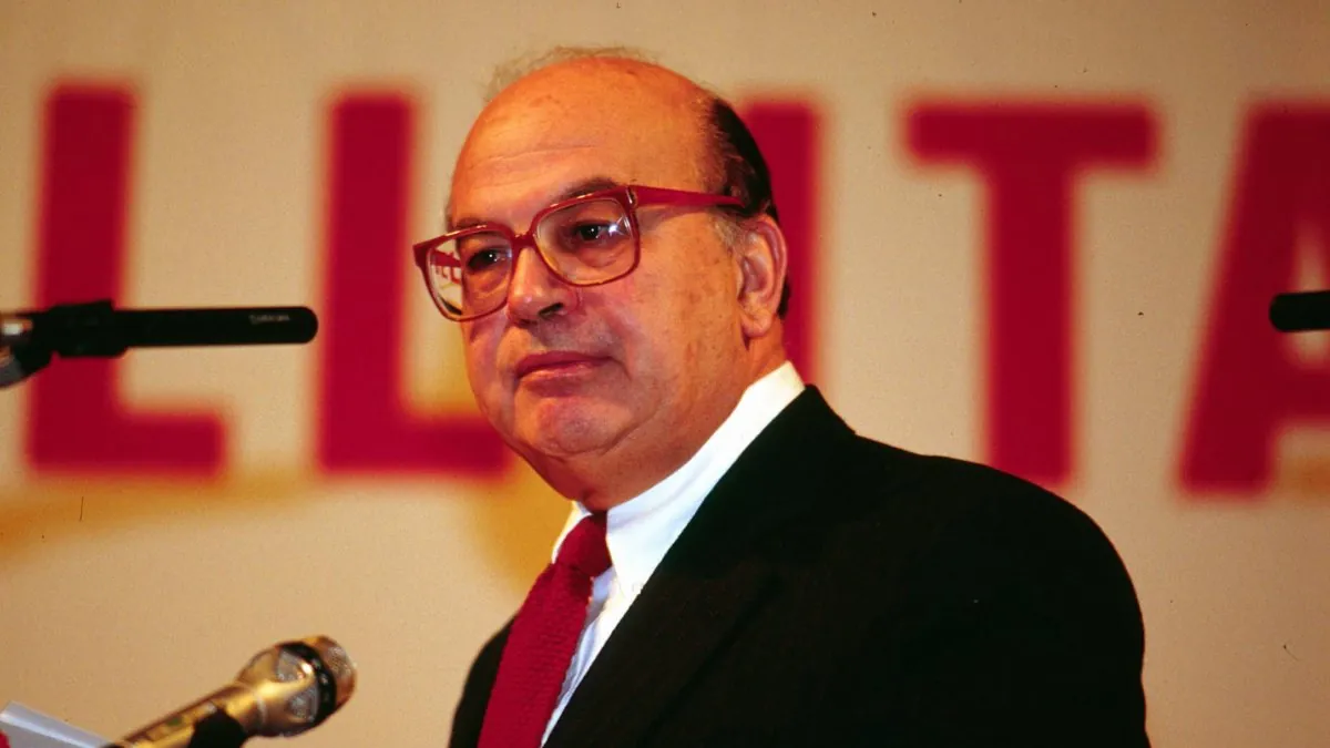 Sánchez, ante el espejo de Craxi: el presidente italiano que se fugó asediado por la corrupción