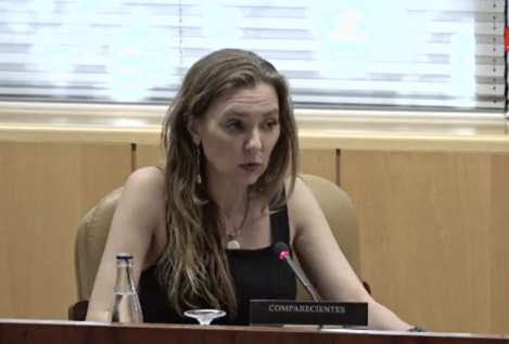 La izquierda insulta en la Asamblea de Madrid a la profesora que no quiere el hiyab en las aulas