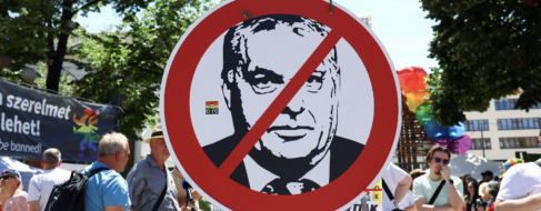 Decenas de miles de personas retan a Orbán en la mayor marcha del Orgullo en Budapest