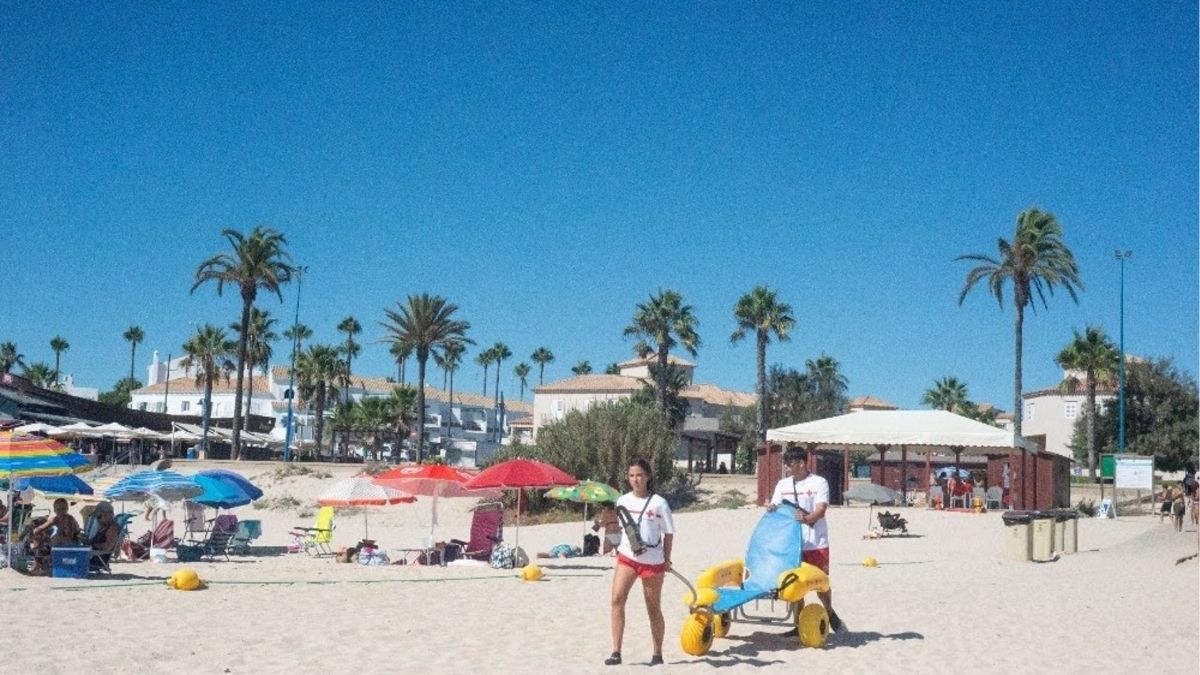 Cruz Roja inicia la temporada de verano con presencia en 201 playas y 1.500 profesionales