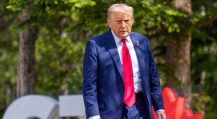 Trump no descarta un posible ataque a Irán: «Puede que lo haga o puede que no»