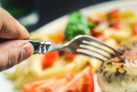 El ayuno intermitente ayuda a perder peso sin perjudicar el sueño ni el bienestar general