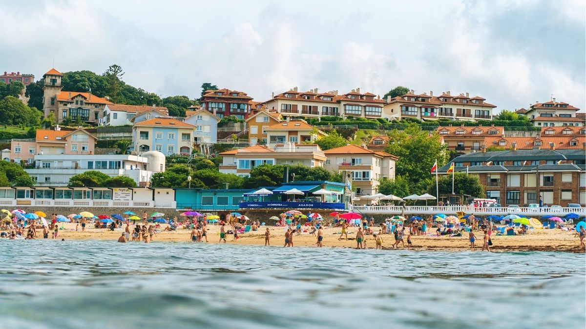 El 94% de los españoles viajará en verano con un gasto récord de 739 euros por persona