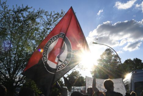 Condenan a unos 'antifa' a pagar 22.000 euros a un militante de Vox por un delito de lesiones