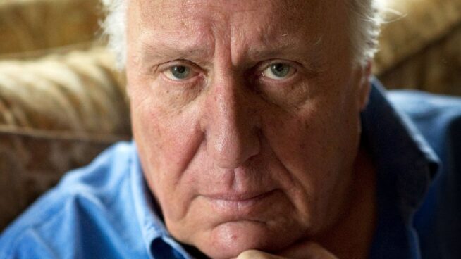 Muere a los 86 años el novelista y periodista británico Frederick Forsyth