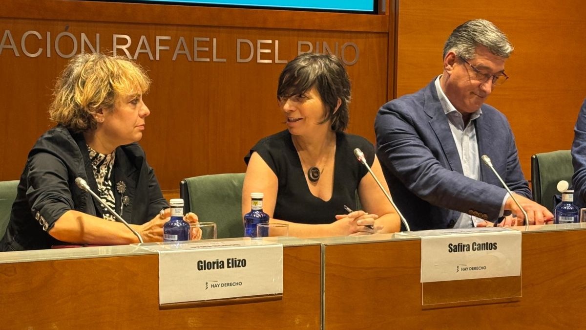 Hay Derecho denuncia que más del 80% de los parlamentarios oculta reuniones con ‘lobbies’