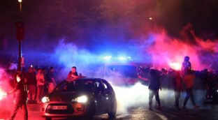 Dos muertos y 560 detenidos en Francia durante los disturbios tras el triunfo del PSG