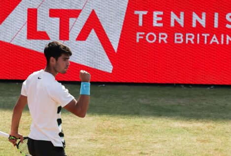 Alcaraz se lleva el duelo español contra Bautista y avanza a la final del torneo de Queen's