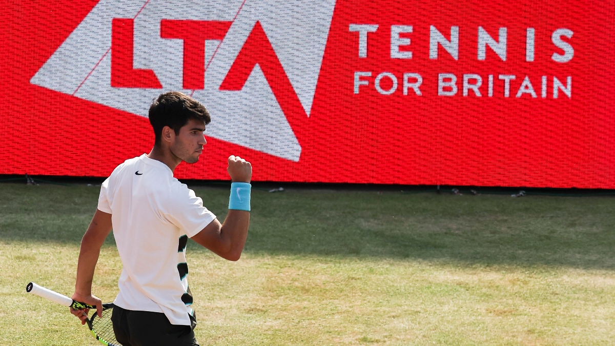 Alcaraz se lleva el duelo español contra Bautista y avanza a la final del torneo de Queen’s