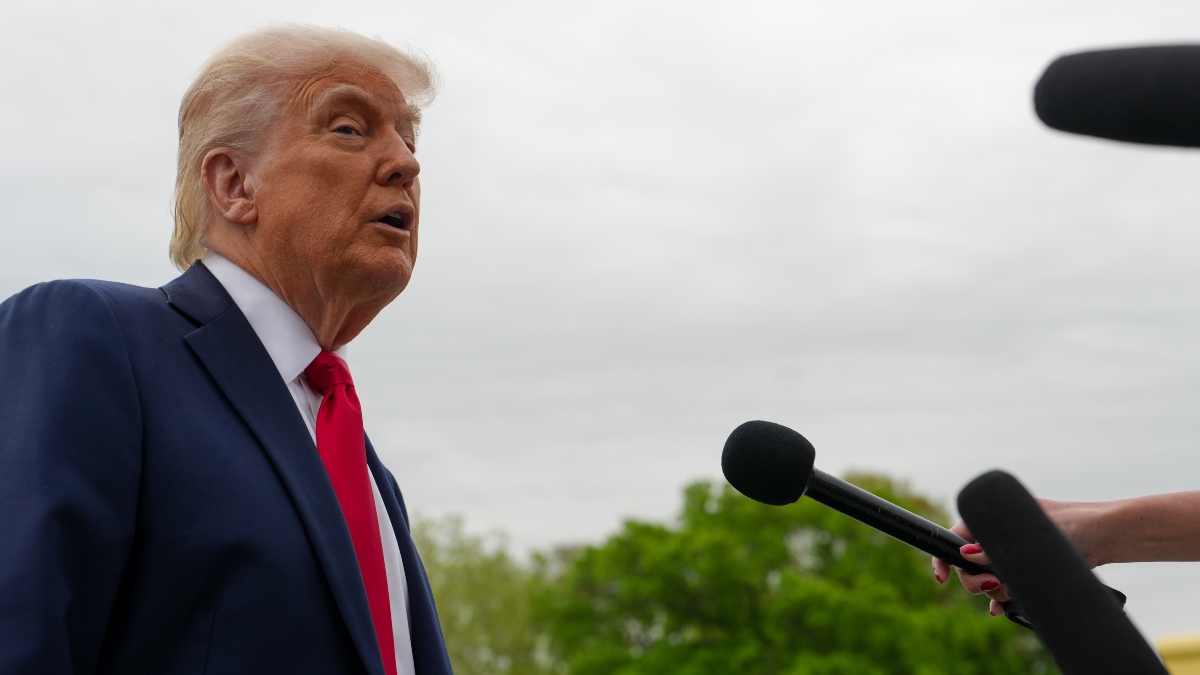 Trump decidirá en dos semanas si Estados Unidos interviene en Irán