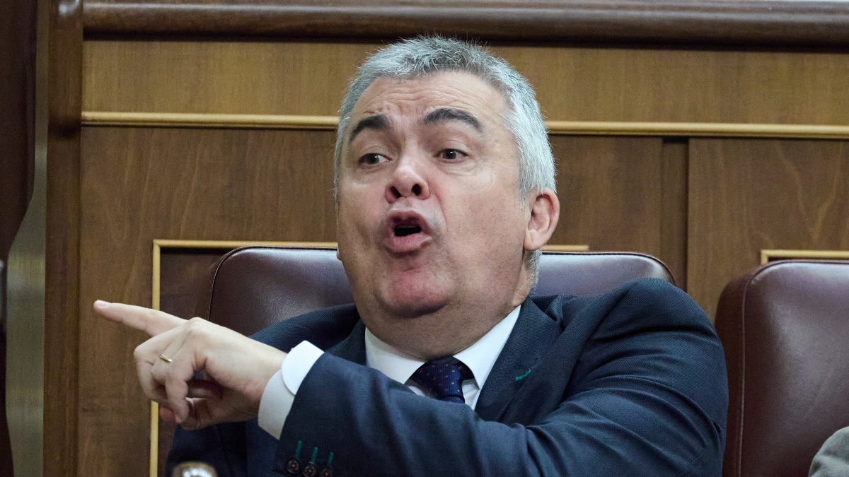 Los notarios señalan que los contratos privados se usan para ocultarse tras un testaferro