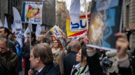 El SUP protesta con mariachis frente a Interior para que se actualicen las dietas de los policías