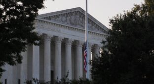 El Supremo limita las competencias de jueces para paralizar las órdenes ejecutivas de Trump