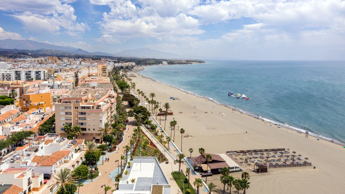 El hito de Estepona: de 300 millones de deuda socialista a superávit económico en diez años