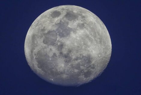 El mito de la ‘luna de fresa’: ni es rosa ni un evento astronómico inusual