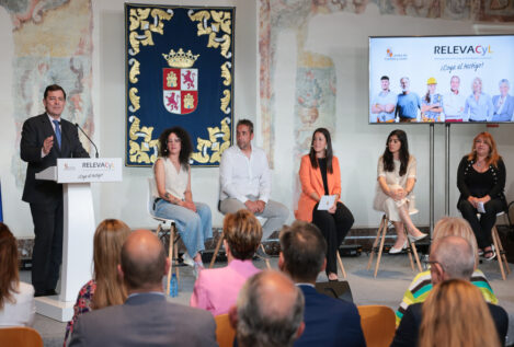 Mañueco lanza Relevacyl para asegurar el relevo generacional en los negocios de Castilla y León