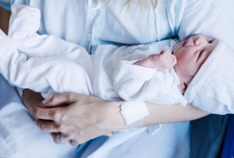 España registró 27.476 nacimientos en enero y sigue sin superar los 30.000 desde 2021