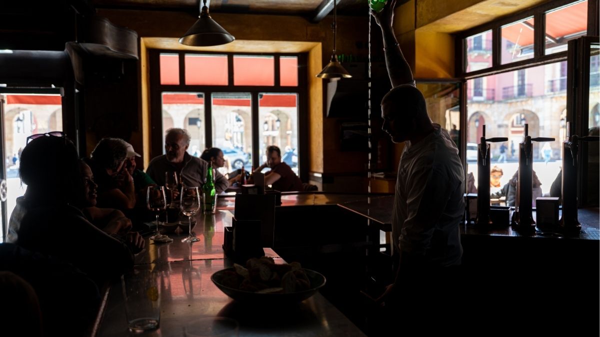 Unos 3,25 millones de españoles viven en municipios sin bares de copas ni discotecas
