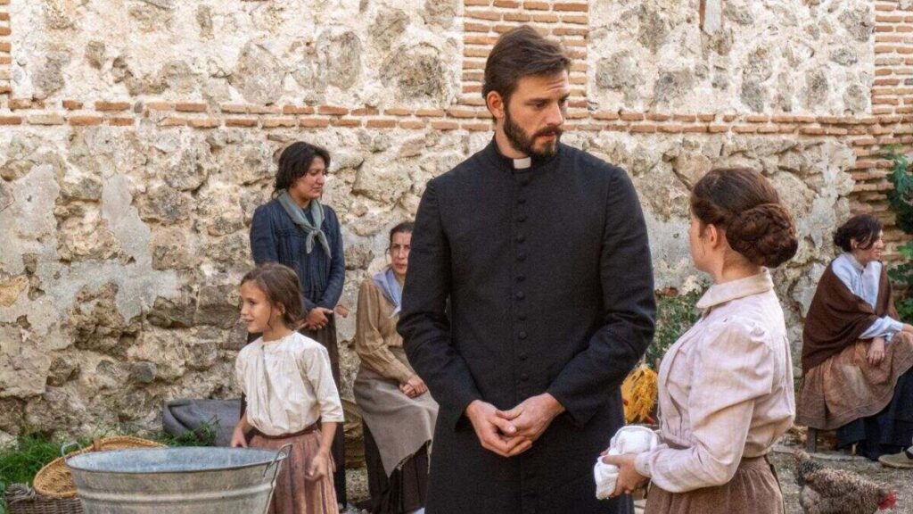 Los personajes de Samuel y María Fernández conversan en 'La promesa': (RTVE)