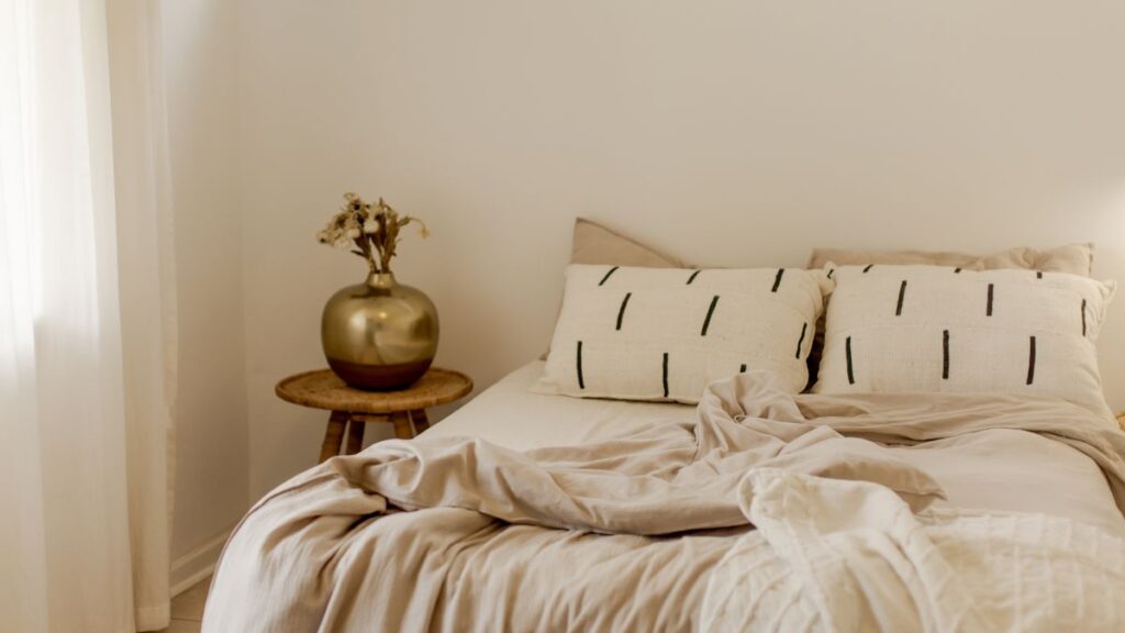 Una habitación: (Canva)