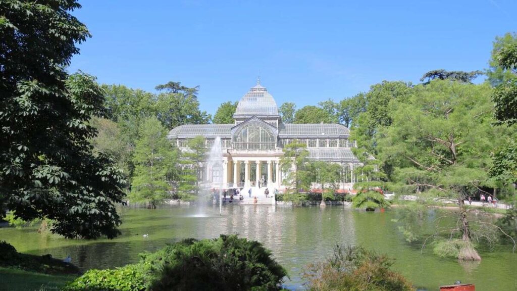 Estanque del Parque de El Retiro. Canva