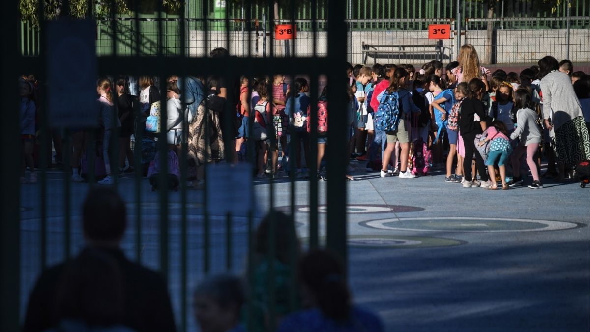 Madrid permite que los patios y bibliotecas de colegios abran por la tarde el próximo curso