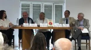 Antonio Elorza presenta su libro sobre Pedro Sánchez: «Me recuerda a Mussolini»