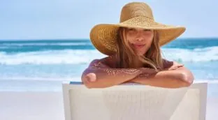 Los mejores protectores solares con color: protección + belleza en un solo paso