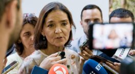 El PSOE reta a Almeida a que quite él mismo la bandera LGTBI+ del Edificio de Grupos