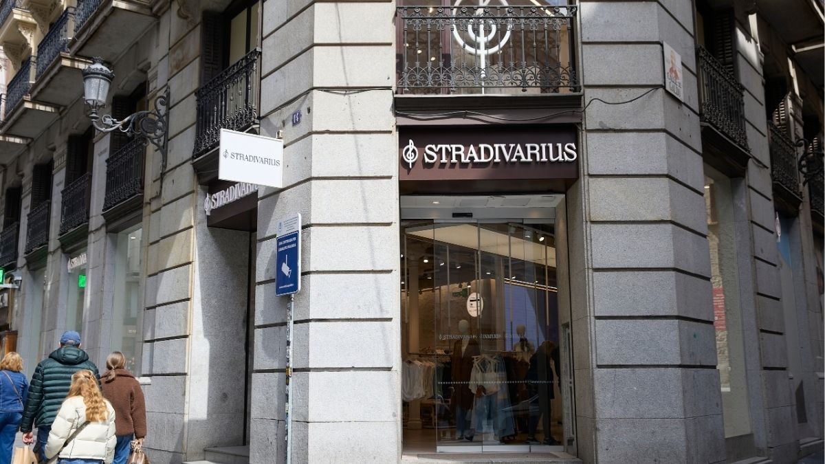 Sanidad retira varios lotes de un perfume de Stradivarius con alta dosis de un alérgeno