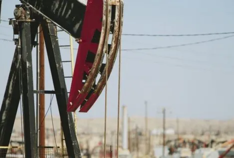 El precio del petróleo se hunde casi un 6% tras el alto el fuego entre Irán e Israel