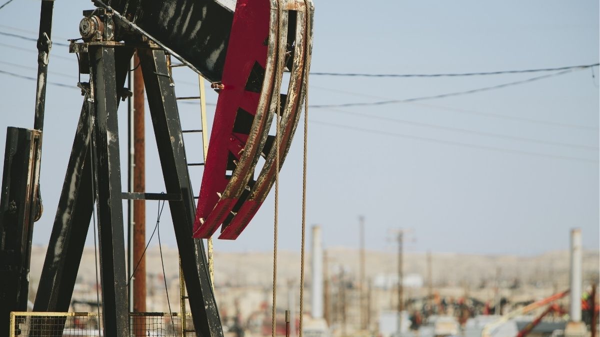 El precio del petróleo se hunde casi un 6% tras el alto el fuego entre Irán e Israel
