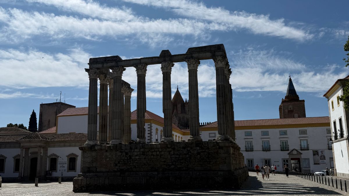 Évora: Patrimonio de la Humanidad que alberga una capilla con 5.000 huesos humanos