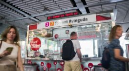 Emoción y expectación por la vuelta del metro a la zona cero de la dana: «Hacía muchísima falta»