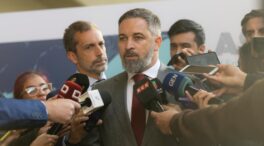 Abascal cancela su agenda internacional y vuelve a España para exigir a Feijóo una moción