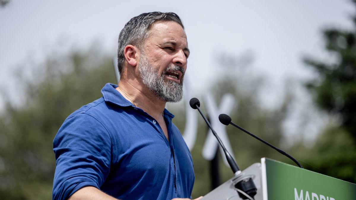 Abascal califica al Gobierno de «bomba lapa» contra España y el Estado de derecho