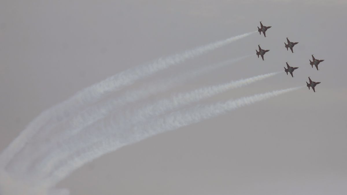 La Patrulla Águila se despide en Murcia arropada por miles de personas tras 40 años