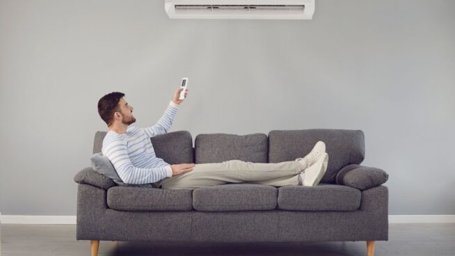 Consejos de la OCU para ahorrar en la factura de luz con el aire acondicionado
