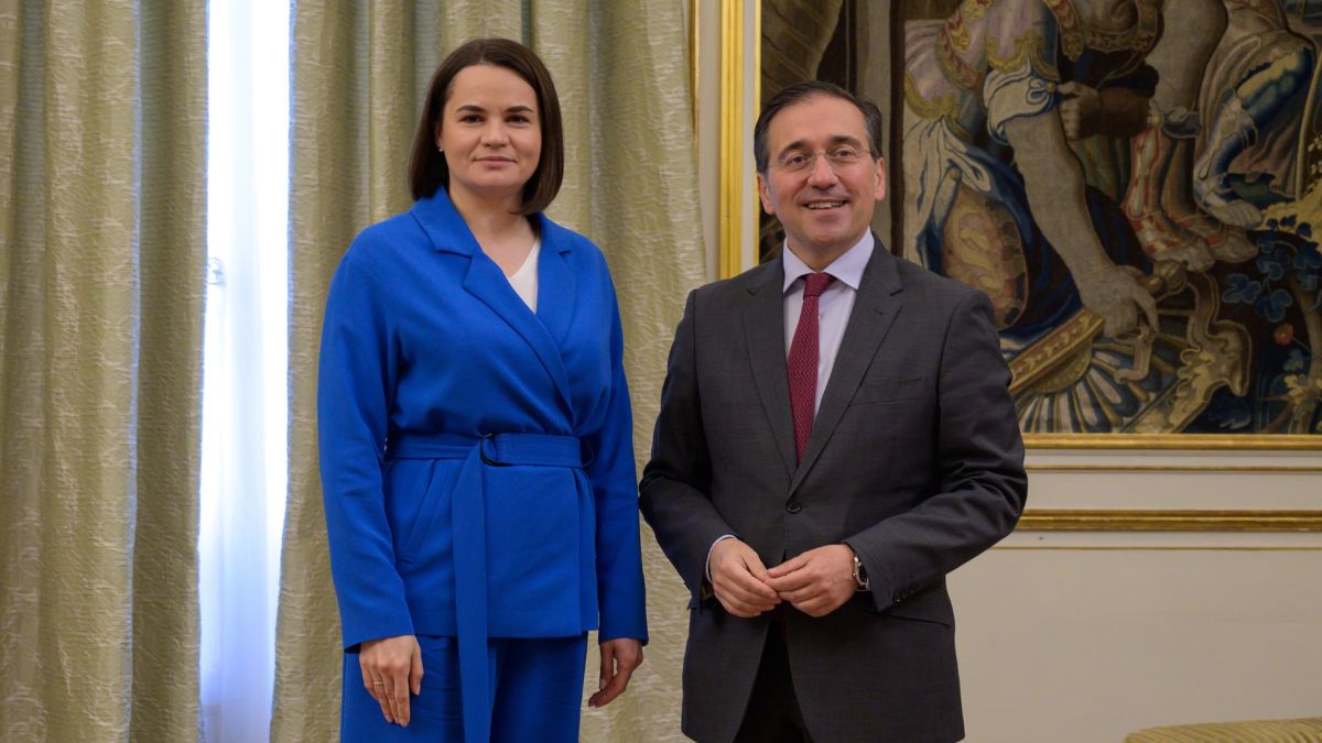 Albares reitera el «compromiso de España» con la libertad y democracia en Bielorrusia