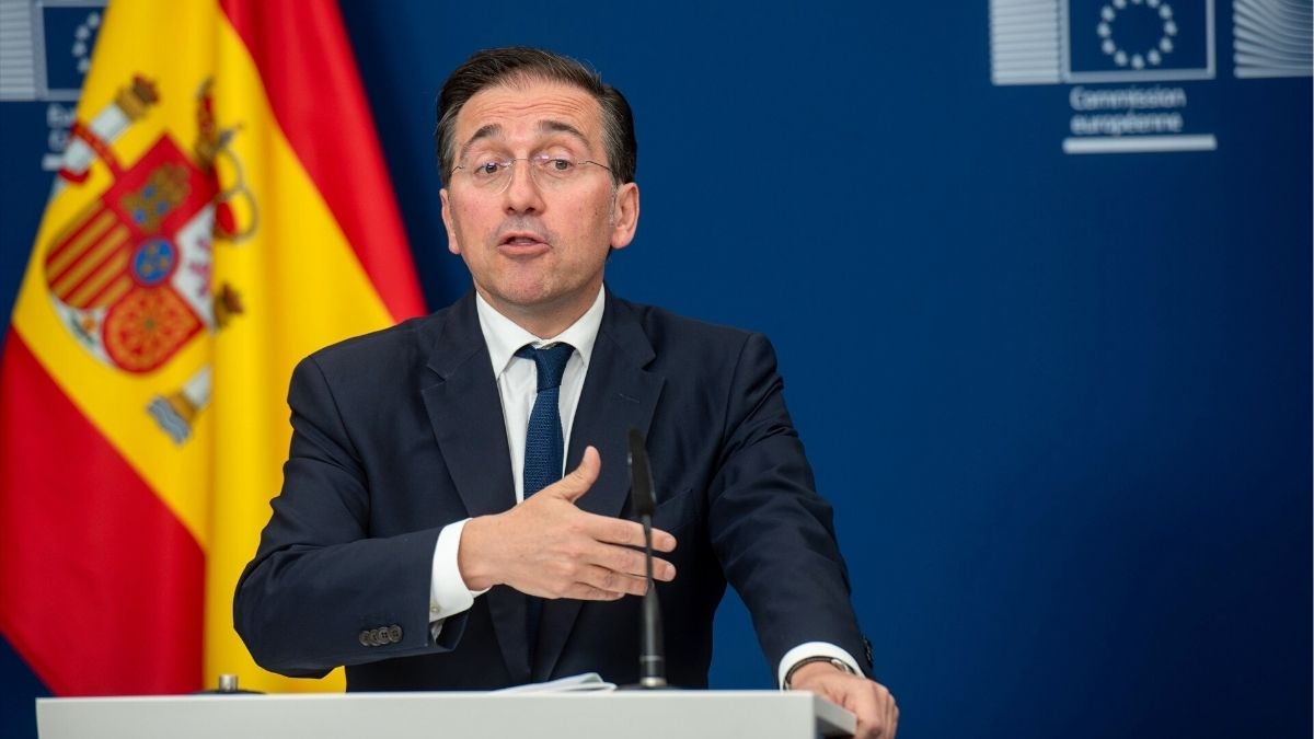 Albares anuncia la evacuación de 40 españoles desde Irán por la escalada bélica con Israel