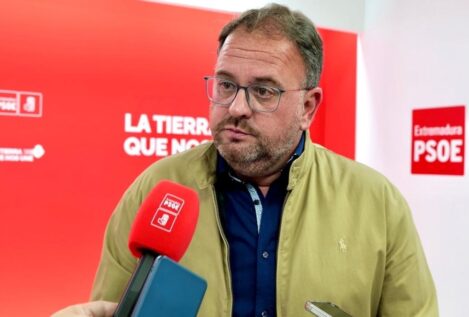 El alcalde de Mérida pide al PSOE un congreso extraordinario sin Sánchez como candidato