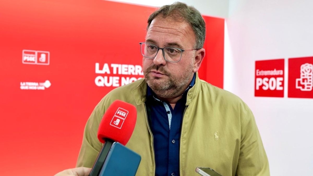 El alcalde de Mérida pide al PSOE un congreso extraordinario sin Sánchez como candidato
