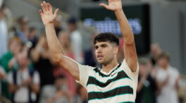 Alcaraz se impone al norteamericano Shelton para avanzar a los cuartos de Roland Garros
